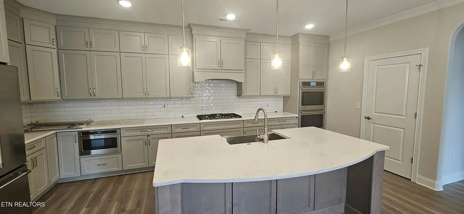 137-Honeysuckle-Drive-3